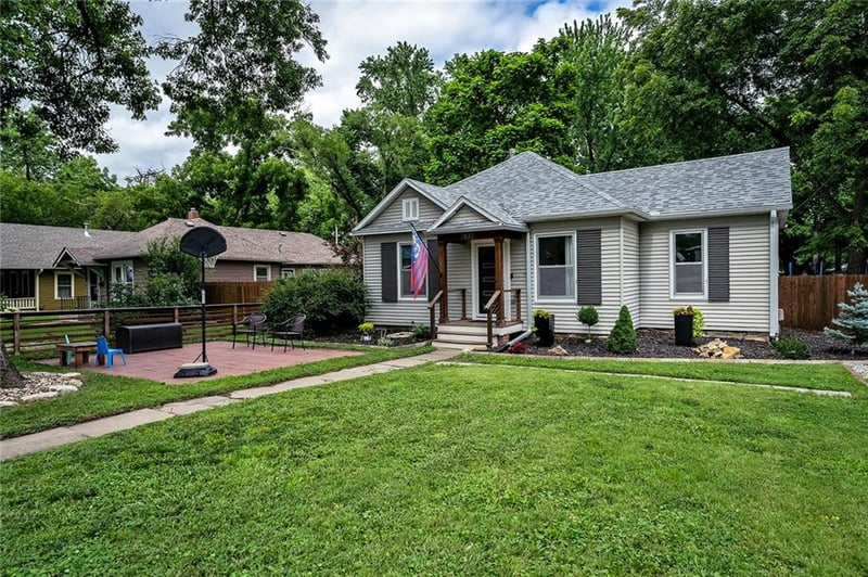 1832 New Hampshire St, Lawrence, KS 66044