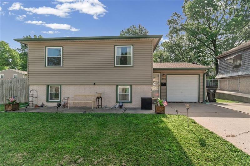 819 Susquehanna Rg, Independence, MO 64056