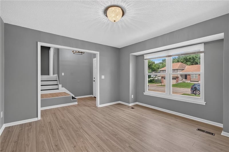 10739 Stark Ave, Kansas City, MO 64134