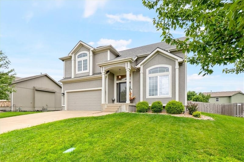126 Pecan St, Gardner, KS 66030