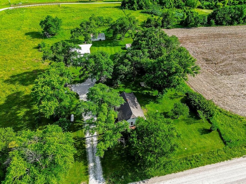 1945 900th Rd, Eudora, KS 66025