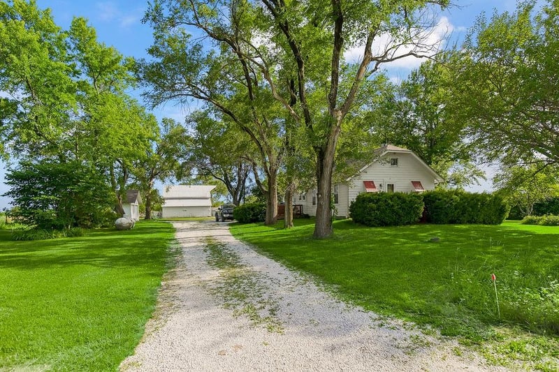 1945 900th Rd, Eudora, KS 66025