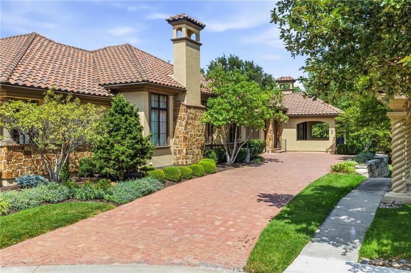 3114 137th St, Leawood, KS 66224
