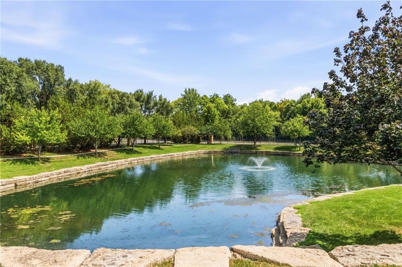 3114 137th St, Leawood, KS 66224