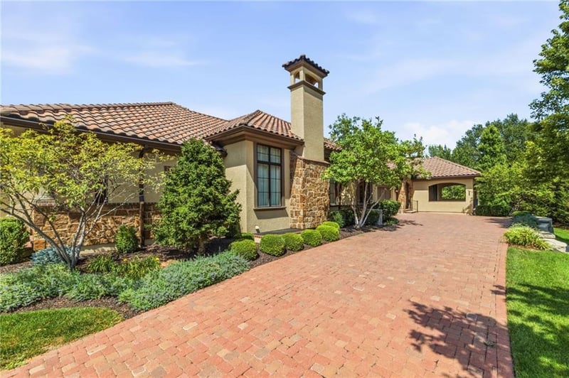 3114 137th St, Leawood, KS 66224