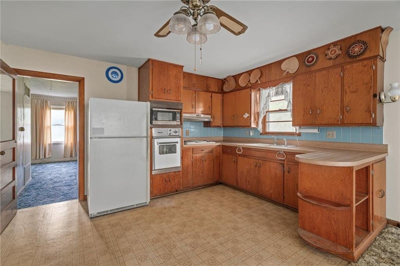 21455 Moonlight Rd, Gardner, KS 66030