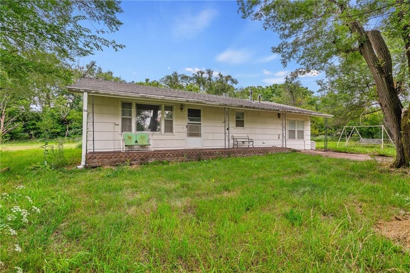 21455 S Moonlight Rd, Gardner, KS 66030