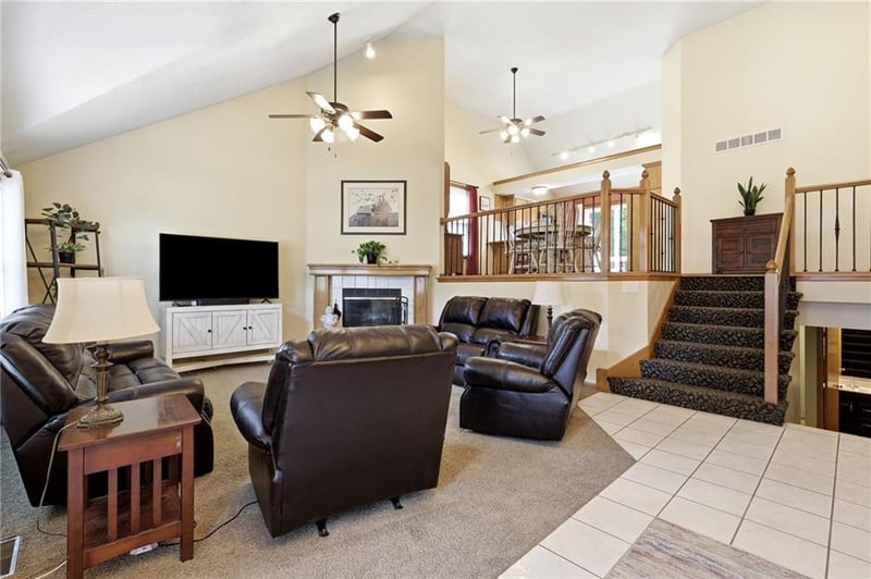 1111 NW 72nd St, Kansas City, MO 64118