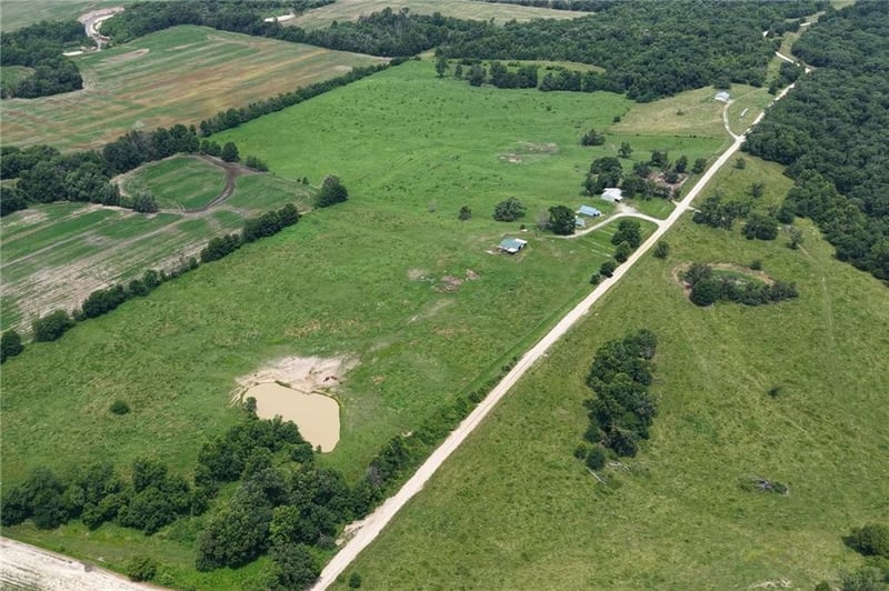 16831 Ava Dr, Harris, MO 64645