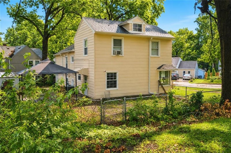 500 NE 44th St, Kansas City, MO 64116