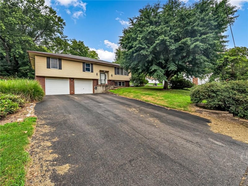 107 North St, Farley, MO 64028