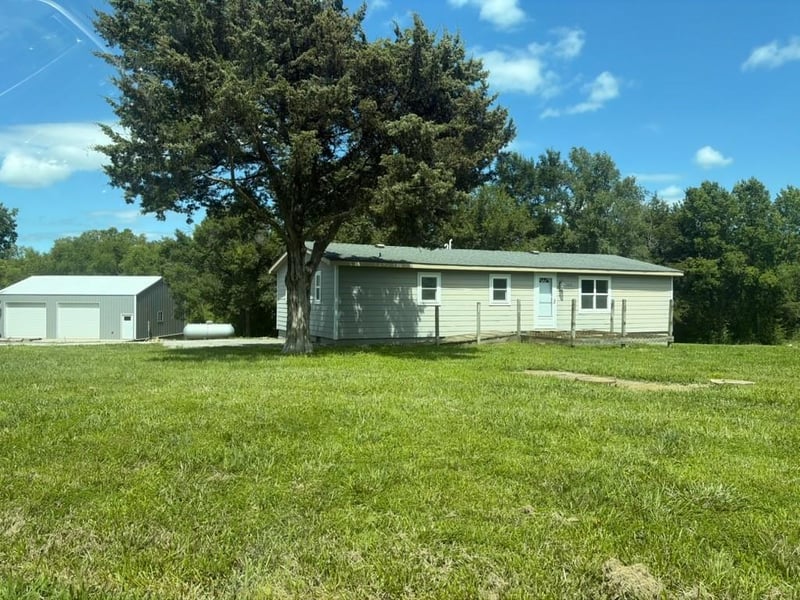 23256 La Vista Rd, Vassar, KS 66543