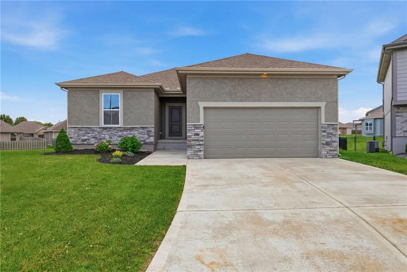 21806 Massa Cir, Peculiar, MO 64078