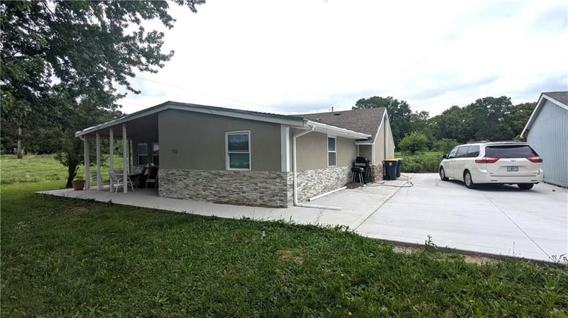 7002 102nd St, Kansas City, MO 64134