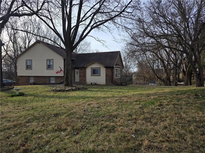 1818 Hilltop Dr, Country Club, MO 64505