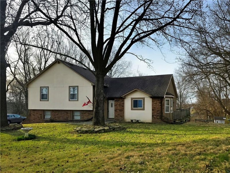1818 Hilltop Dr, Country Club, MO 64505