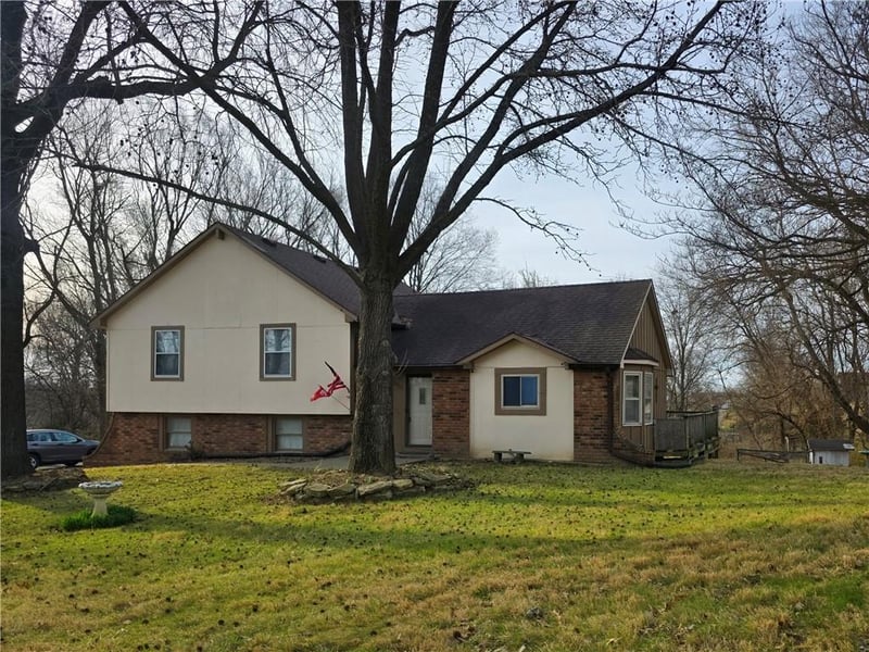 1818 Hilltop Dr, Country Club, MO 64505