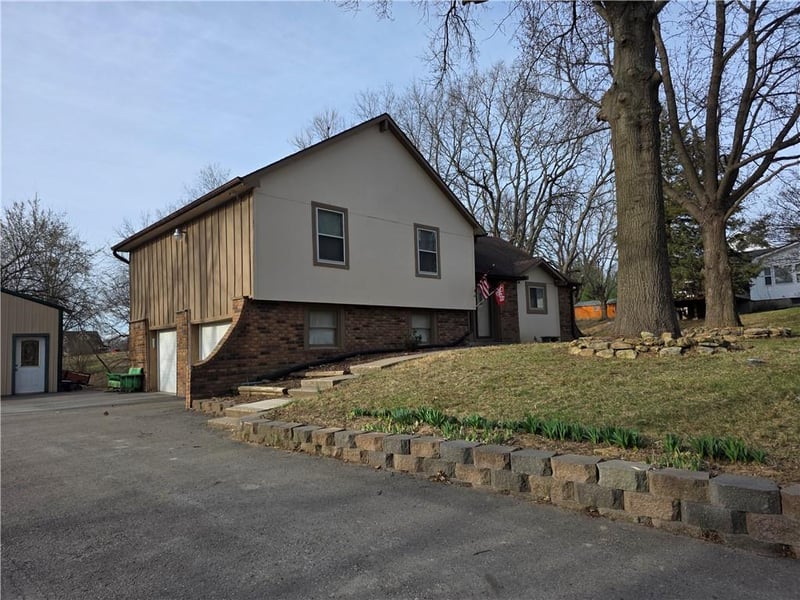 1818 Hilltop Dr, Country Club, MO 64505