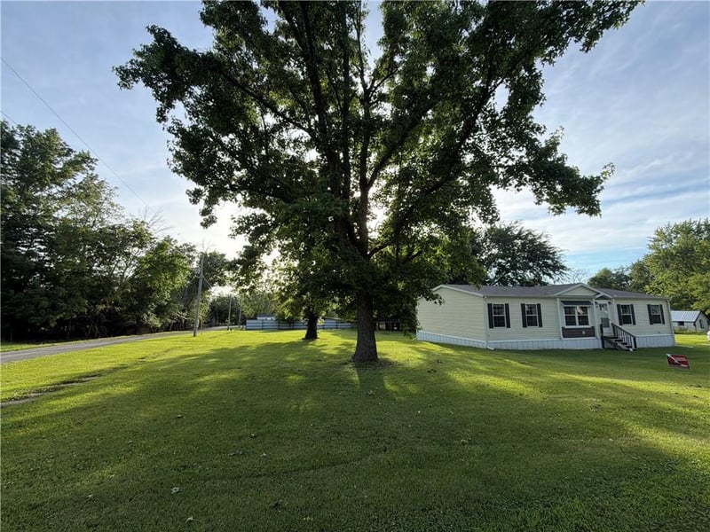 322 Highland St, Hale, MO 64643