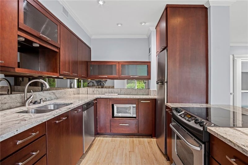 4550 Warwick Blvd #208, Kansas City, MO 64111