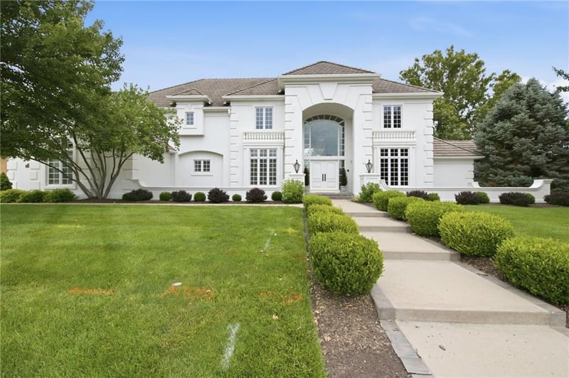 6517 Ridge Rd, Parkville, MO 64152