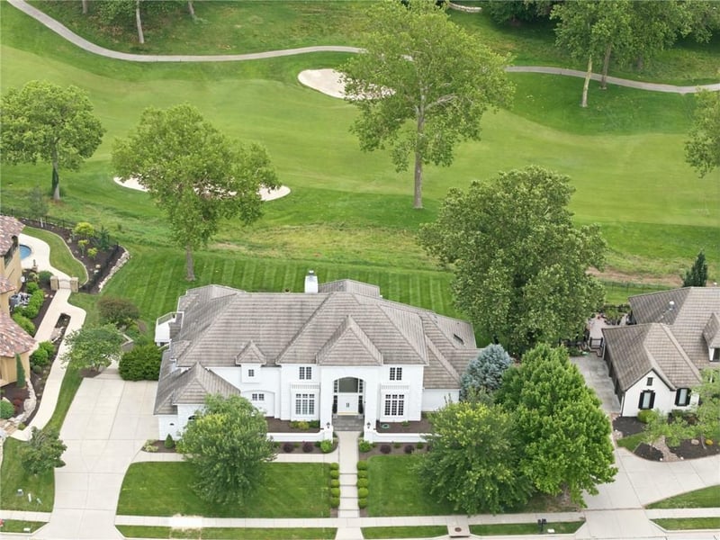 6517 Ridge Rd, Parkville, MO 64152