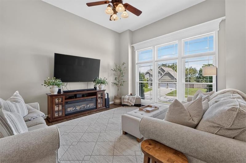 207 Carriage Ct, Smithville, MO 64089