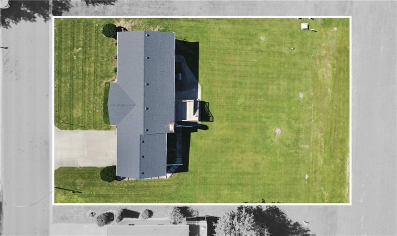 707 Lake Manor Dr, Trenton, MO 64683