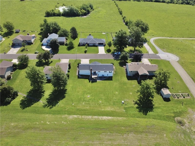 707 Lake Manor Dr, Trenton, MO 64683