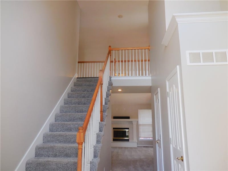 18200 157th St, Olathe, KS 66062