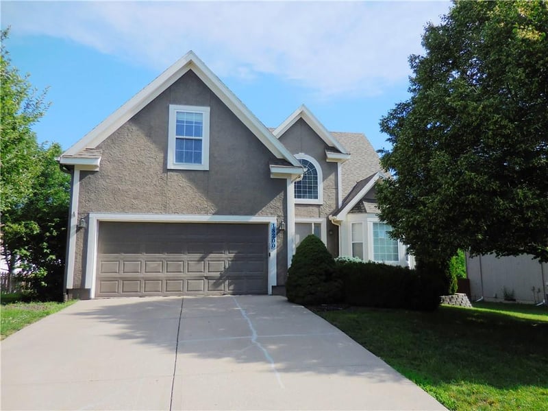 18200 157th St, Olathe, KS 66062