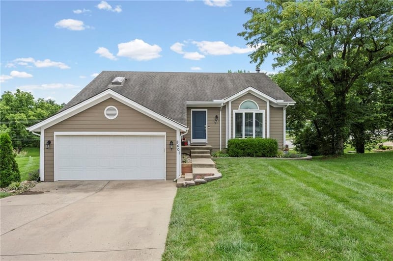 8401 N Wayland Ave, Kansas City, MO 64153