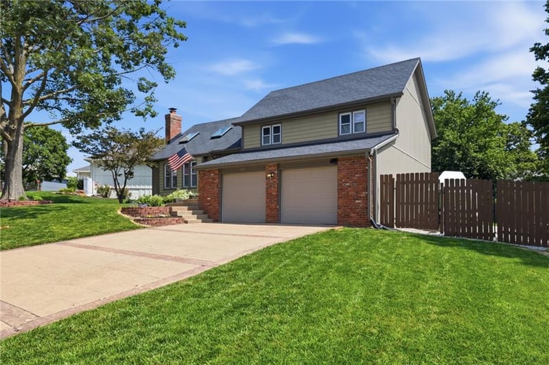 6815 Acuff St, Shawnee, KS 66216