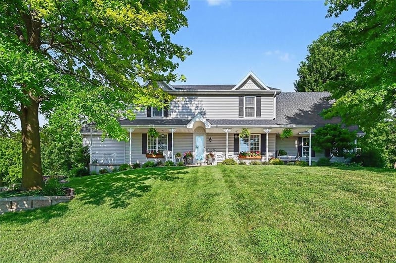 7204 Pleasant Ridge Ter, St Joseph, MO 64504