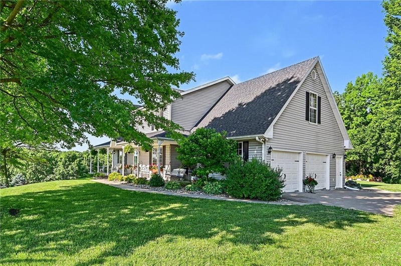 7204 Pleasant Ridge Ter, St Joseph, MO 64504
