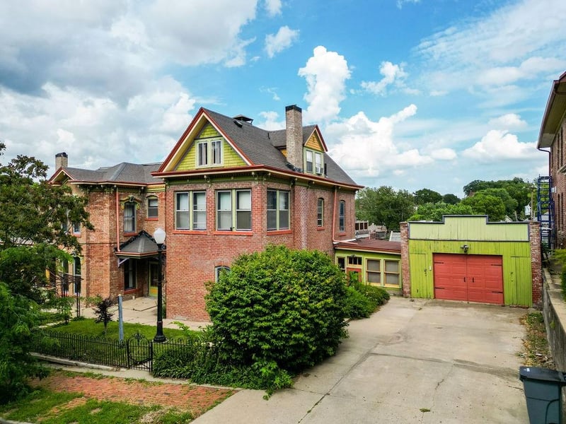 1102 Felix St, St Joseph, MO 64501