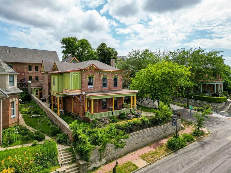 1102 Felix St, St Joseph, MO 64501
