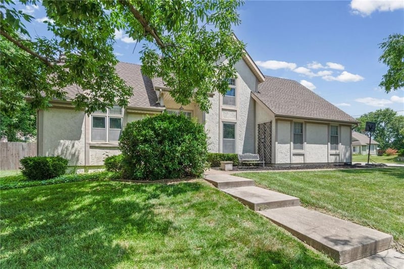 11102 114th Ter, Overland Park, KS 66210