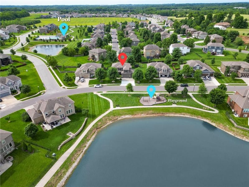 104 Shores Dr, Lee's Summit, MO 64064