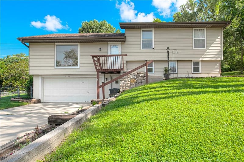8136 Berger Ave, Kansas City, KS 66111