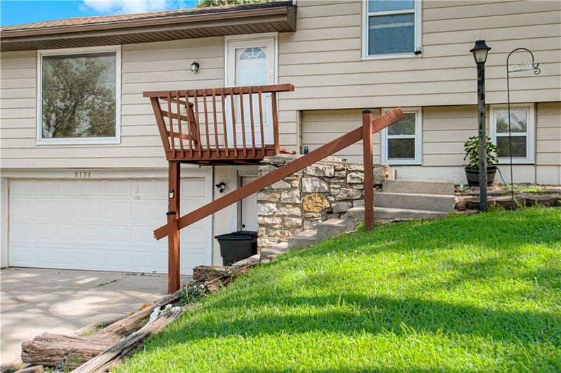 8136 Berger Ave, Kansas City, KS 66111