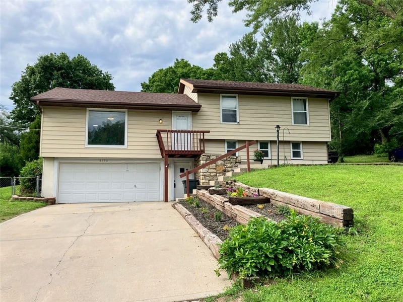 8136 Berger Ave, Kansas City, KS 66111