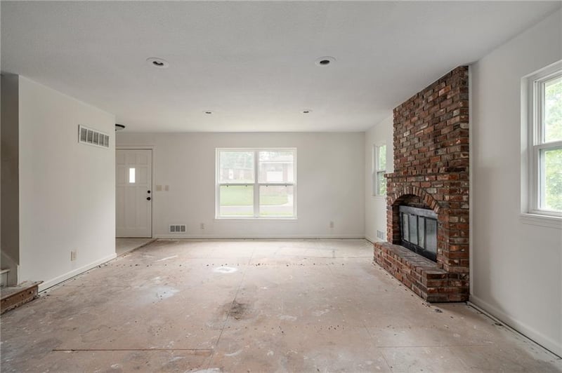 9302 83rd St, Overland Park, KS 66204