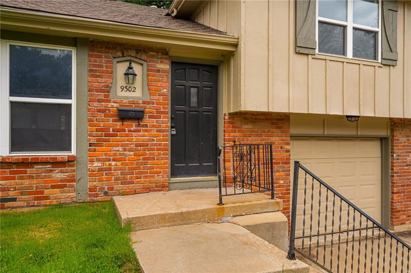 9302 83rd St, Overland Park, KS 66204
