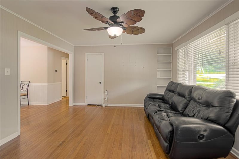 2418 Pursell Rd, Gladstone, MO 64118