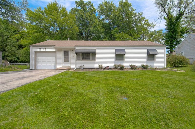2418 Pursell Rd, Gladstone, MO 64118