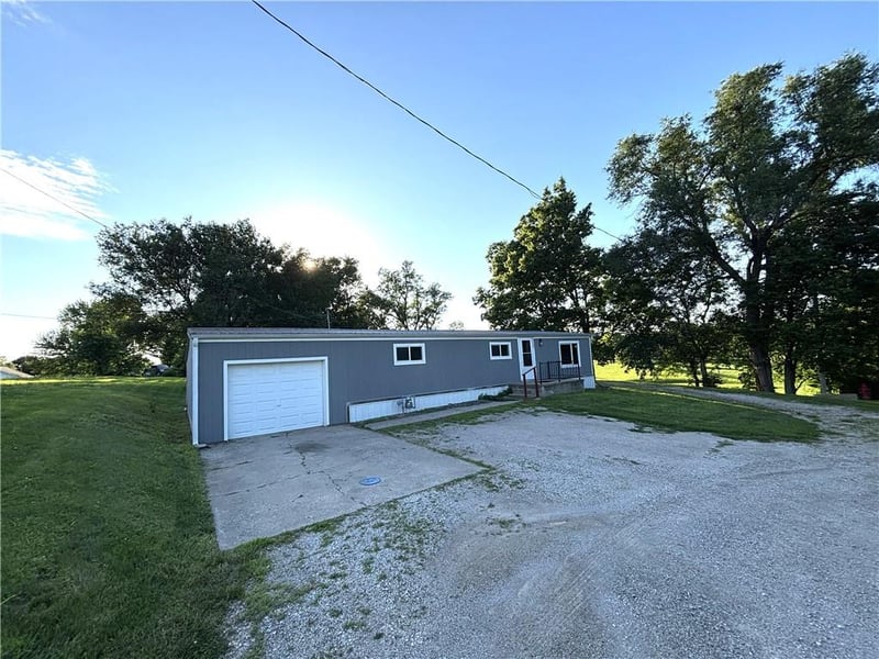 8288 Lee Rd, Atchison, KS 66002