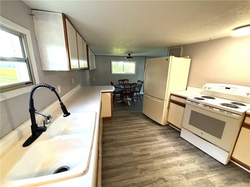 8288 Lee Rd, Atchison, KS 66002