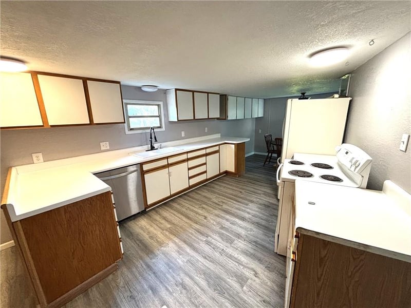 8288 Lee Rd, Atchison, KS 66002