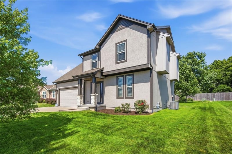 21141 Noble St, Spring Hill, KS 66083